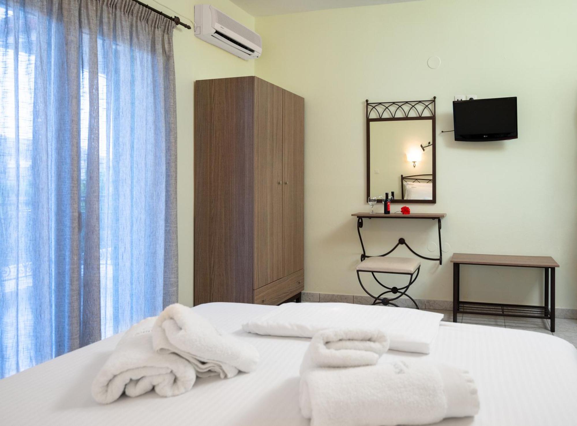 Konstantinos Hotel & Apartments 2 Нидри Екстериор снимка